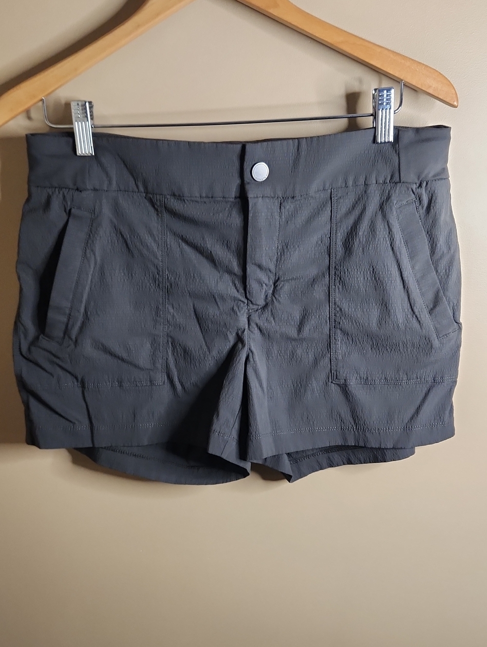 Athleta Trekki North Short In Grey.  Size 10. #266268